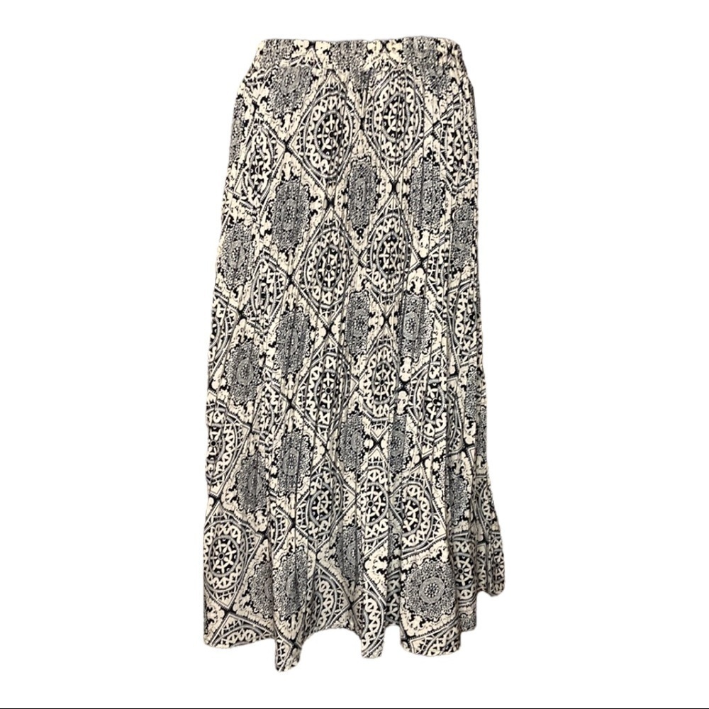 Very J | Pleated Plisse Midi Skirt Black and Tan Medallion Print L - Picture 3 of 6